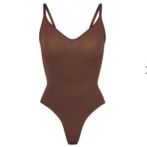 SKIMS SCULPTING THONG BODYSUIT | COCOA
